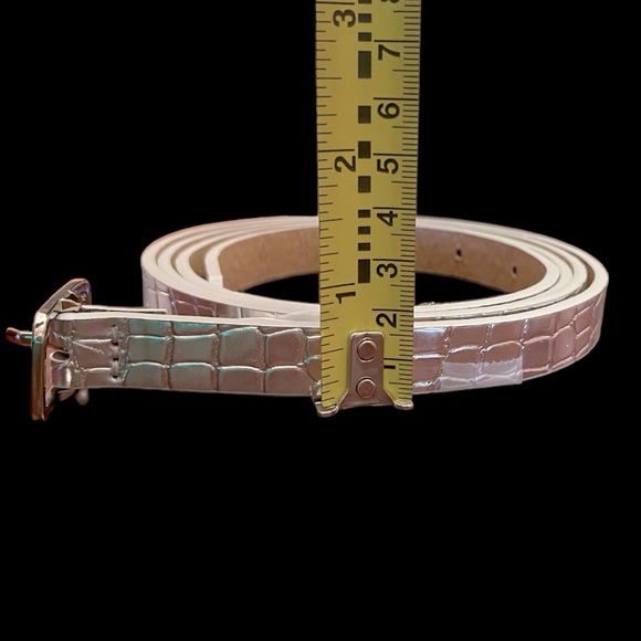 Old Navy Women’s Skinny Metallic Silver Belt. 0.75” Wide. Size XL-XXL (16-18) - Picture 4 of 8